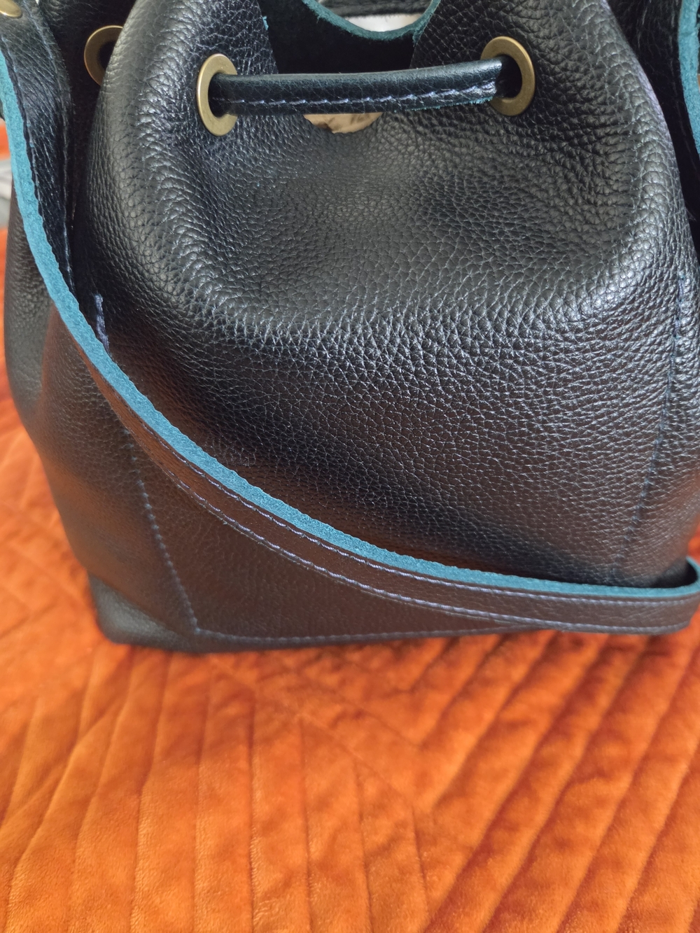 Portland Leather Drawstring Bucket Bag In Boreal Large - Picture 4 of 10